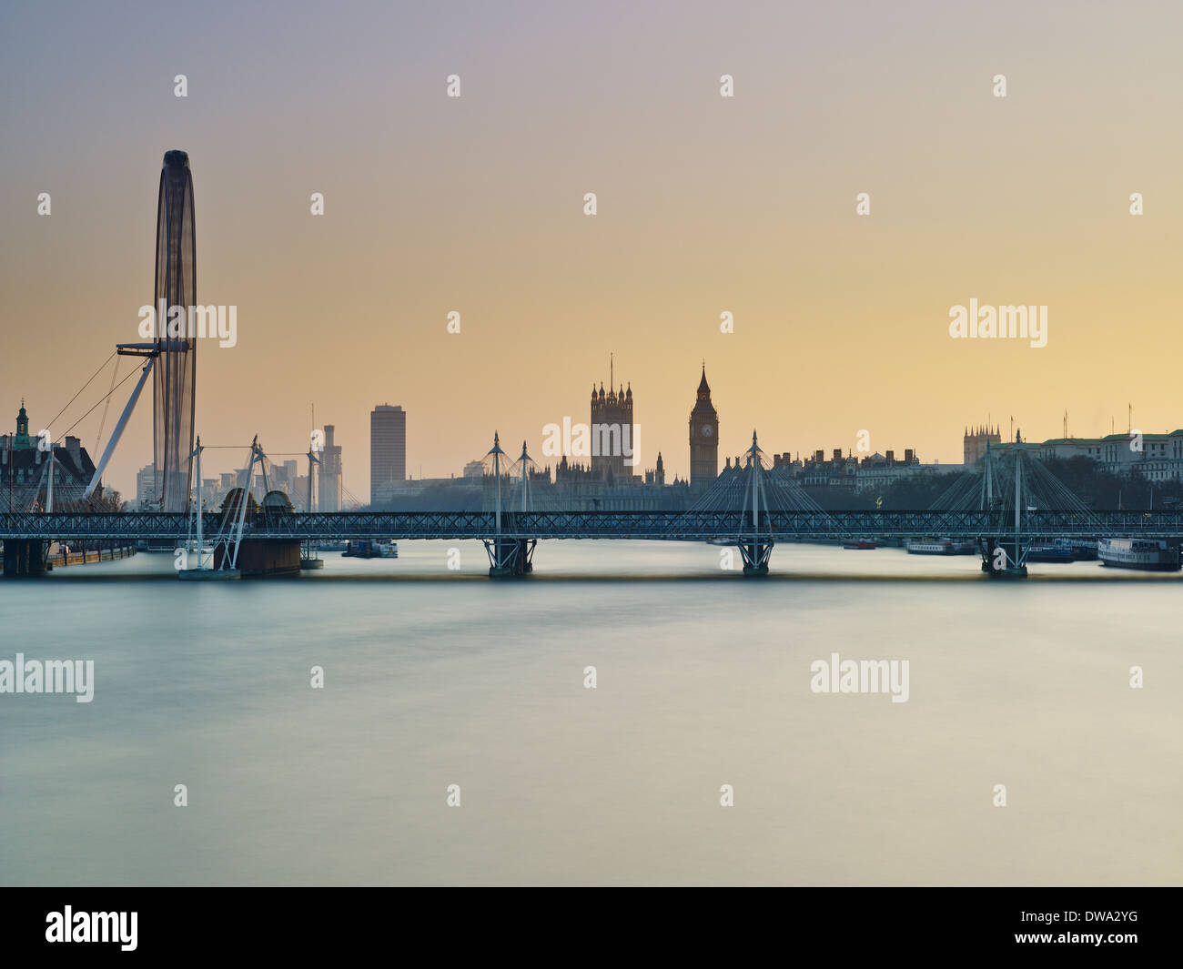 Lo skyline di Londra, il Tamigi Foto Stock