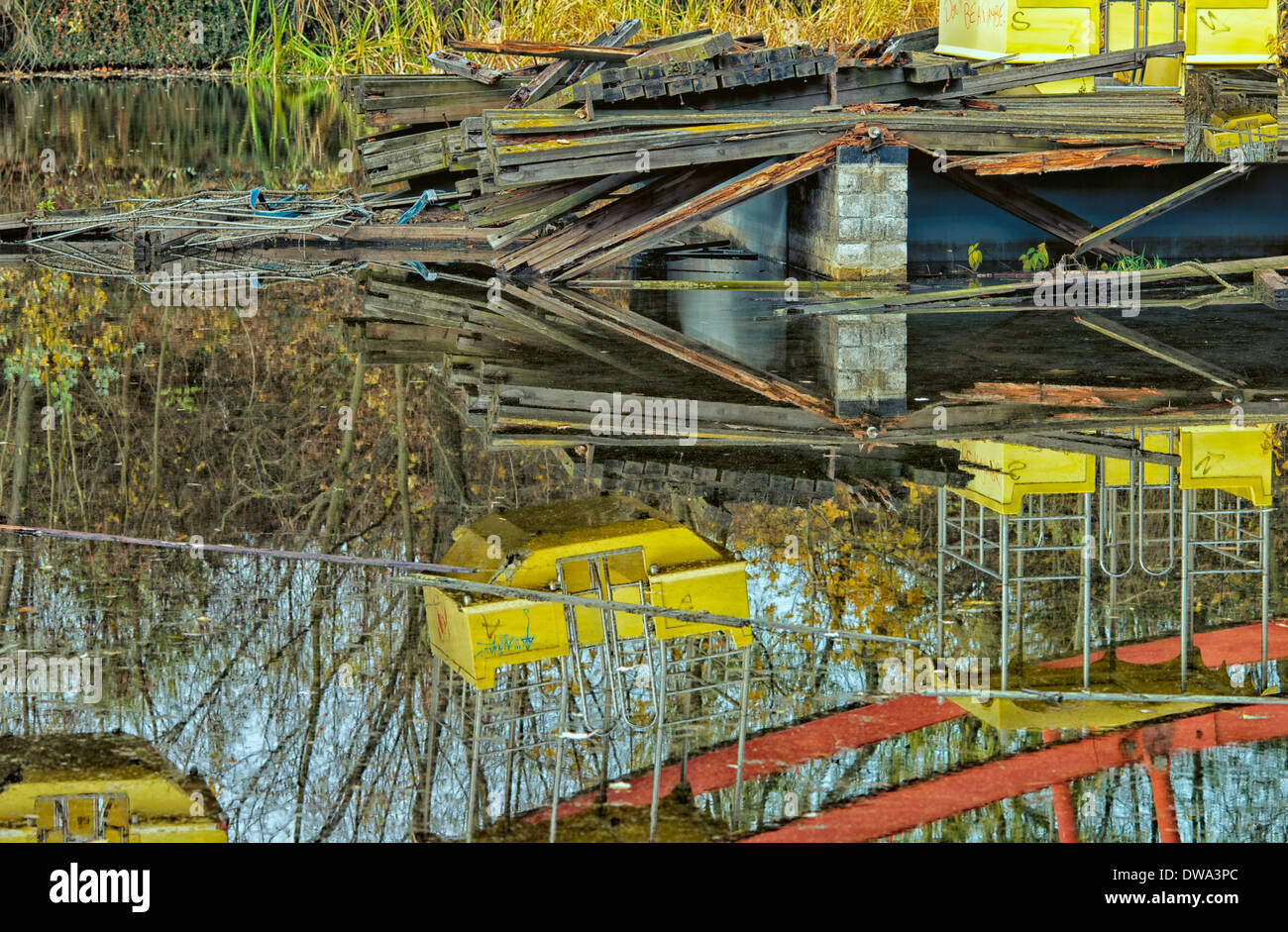 Am Spreepark Plänterwald Berlino Germania - Abstract i dettagli di alcune delle icone di strutture abbandonate a sinistra per decadimento. Foto Stock