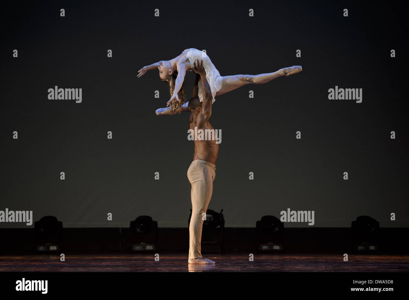 Berlino, Germania. 4 Mar 2014. Rasta Thomas' Giulietta e Romeo - dal 04.03 al 09.03.2014 è quello di essere visto la classica rock ' balletto Romeo e Giulietta ' di Rasta Thomas e Adrienne Canterna, già conosciuta per la sua produzione ' rock The Clenching ', l'Admiral's Palace di Berlino. © Reynaldo Paganelli/NurPhoto/ZUMAPRESS.com/Alamy Live News Foto Stock