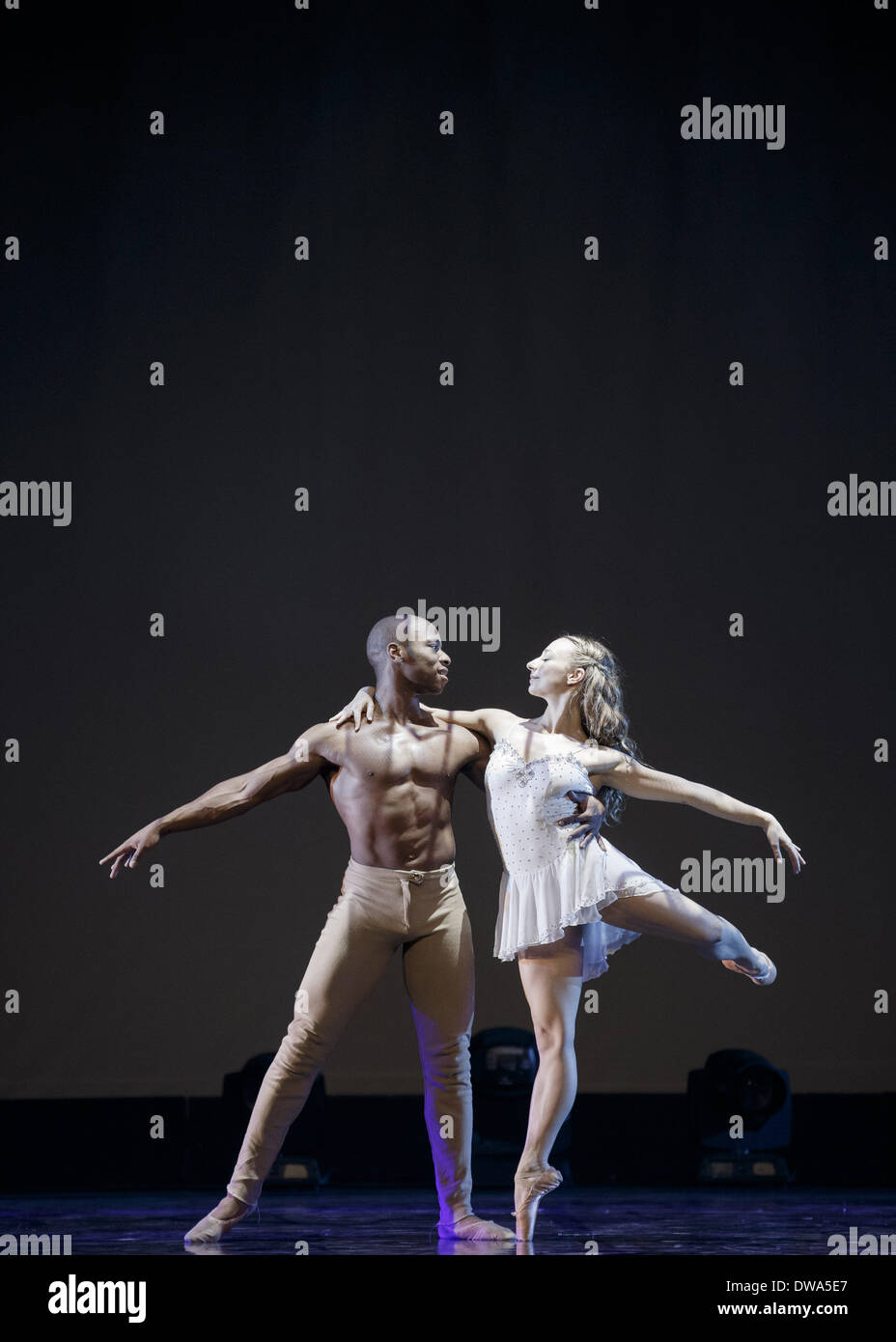 Berlino, Germania. 4 Mar 2014. Rasta Thomas' Giulietta e Romeo - dal 04.03 al 09.03.2014 è quello di essere visto la classica rock ' balletto Romeo e Giulietta ' di Rasta Thomas e Adrienne Canterna, già conosciuta per la sua produzione ' rock The Clenching ', l'Admiral's Palace di Berlino. © Reynaldo Paganelli/NurPhoto/ZUMAPRESS.com/Alamy Live News Foto Stock