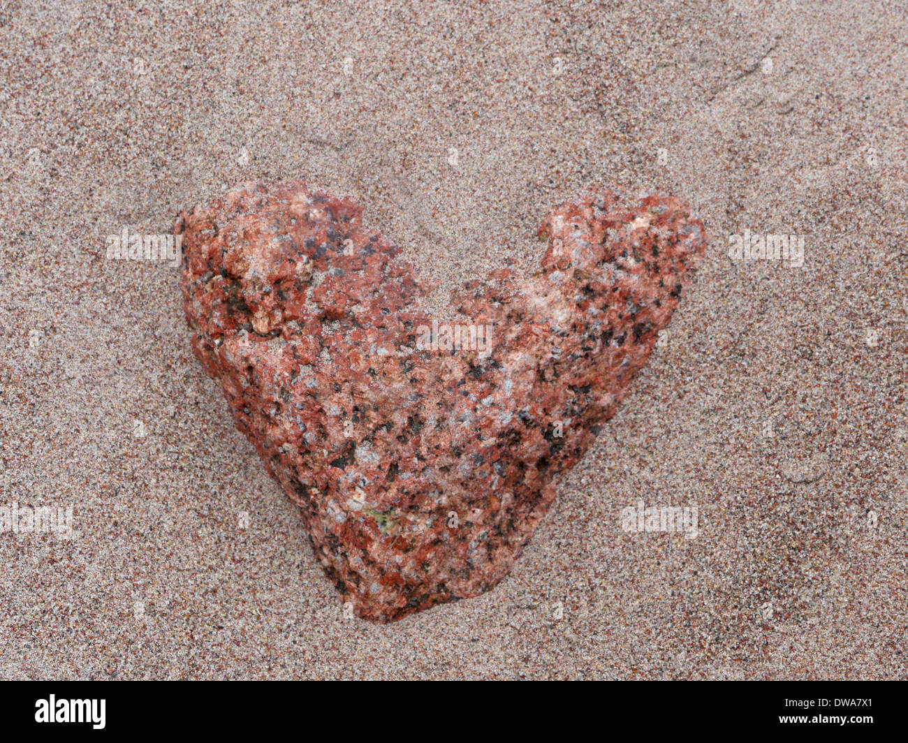 Cuore di granito in sabbia, ulvön, Höga Kusten (costa alta), västernorrlands län, Golfo di Botnia, Svezia Foto Stock
