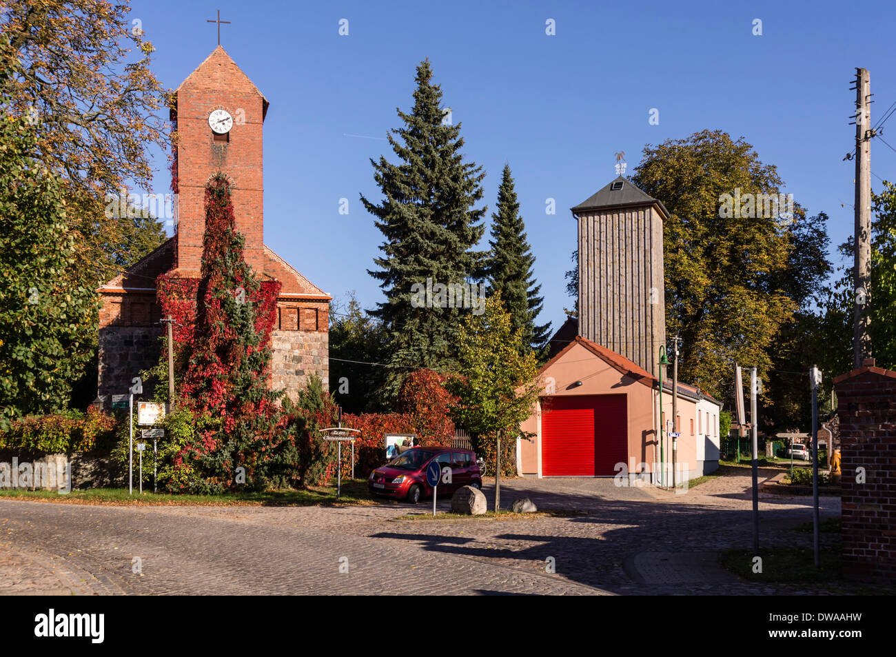 Villaggio Chiesa in Danewitz, Brandeburgo, Germania Foto Stock
