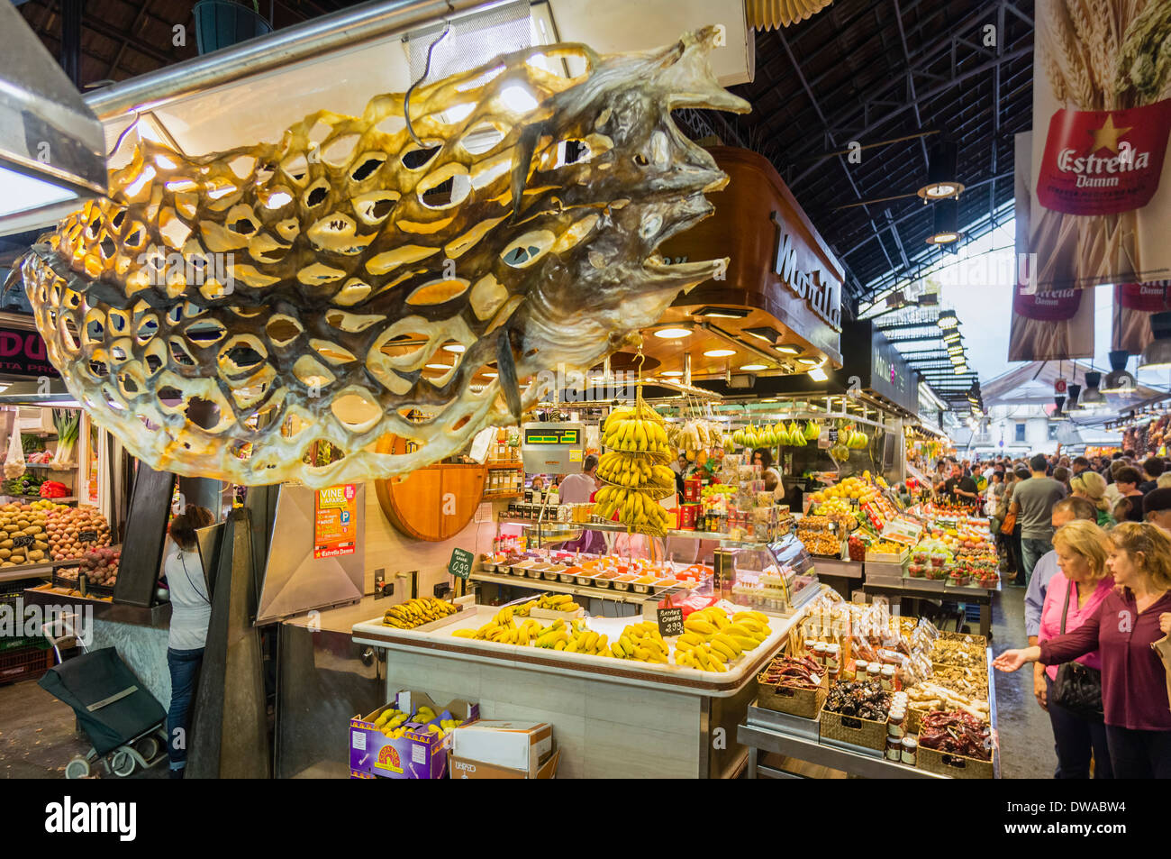 Il mercato della Boqueria, pesce, frutta, Barcellona Foto Stock