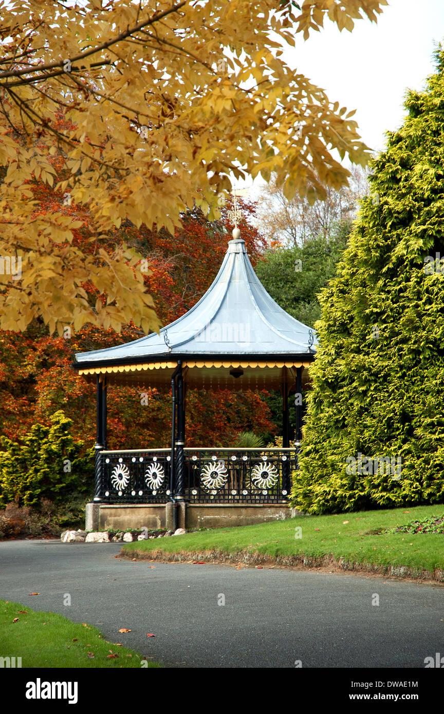 Il bandstand in Victoria Gardens, Truro, Cornwall, Regno Unito Foto Stock