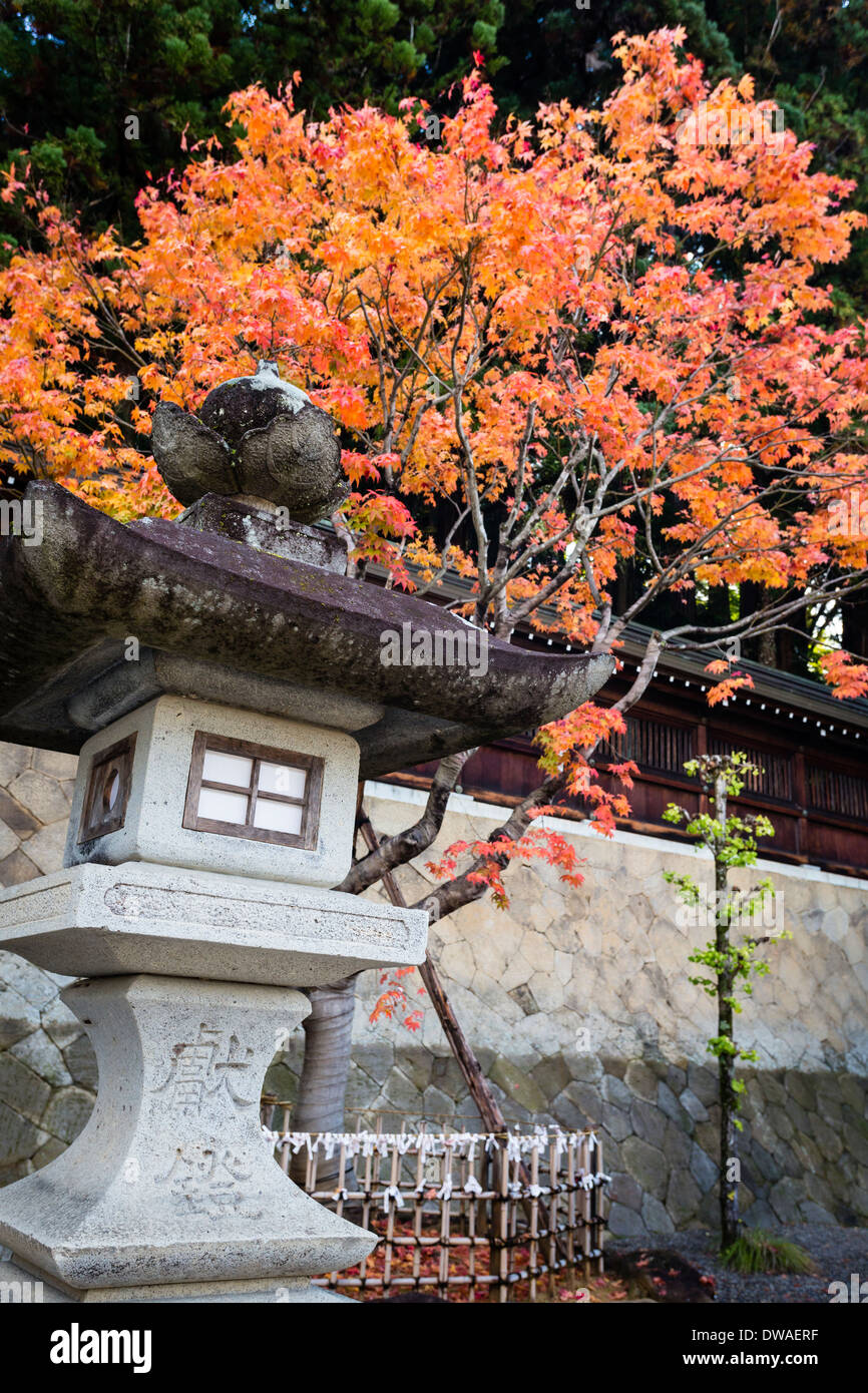 Una lanterna in Sakurayama Santuario Hachimangu, a Takayama Foto Stock