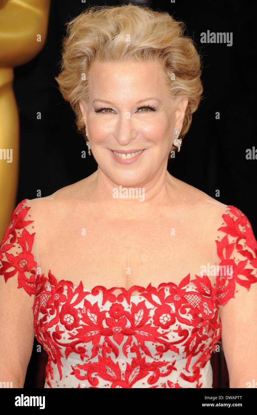 2 marzo 2014 - Los Angeles, California, Stati Uniti d'America - Mar 02, 2014 - Los Angeles, California, Stati Uniti d'America - attrice e cantante Bette Midler presso la 86Accademia annuali Awards tenutosi presso il Teatro Dolby, Hollywood. (Credito Immagine: © Paul Fenton/ZUMAPRESS.com) Foto Stock