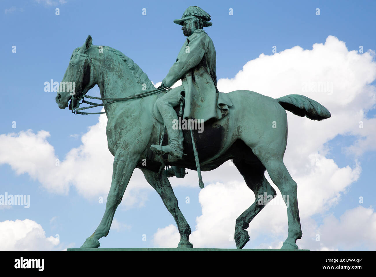 Statua equestre di re Cristiano IX in piedi di Amalienborg Slotsplads in Copenhagen Foto Stock