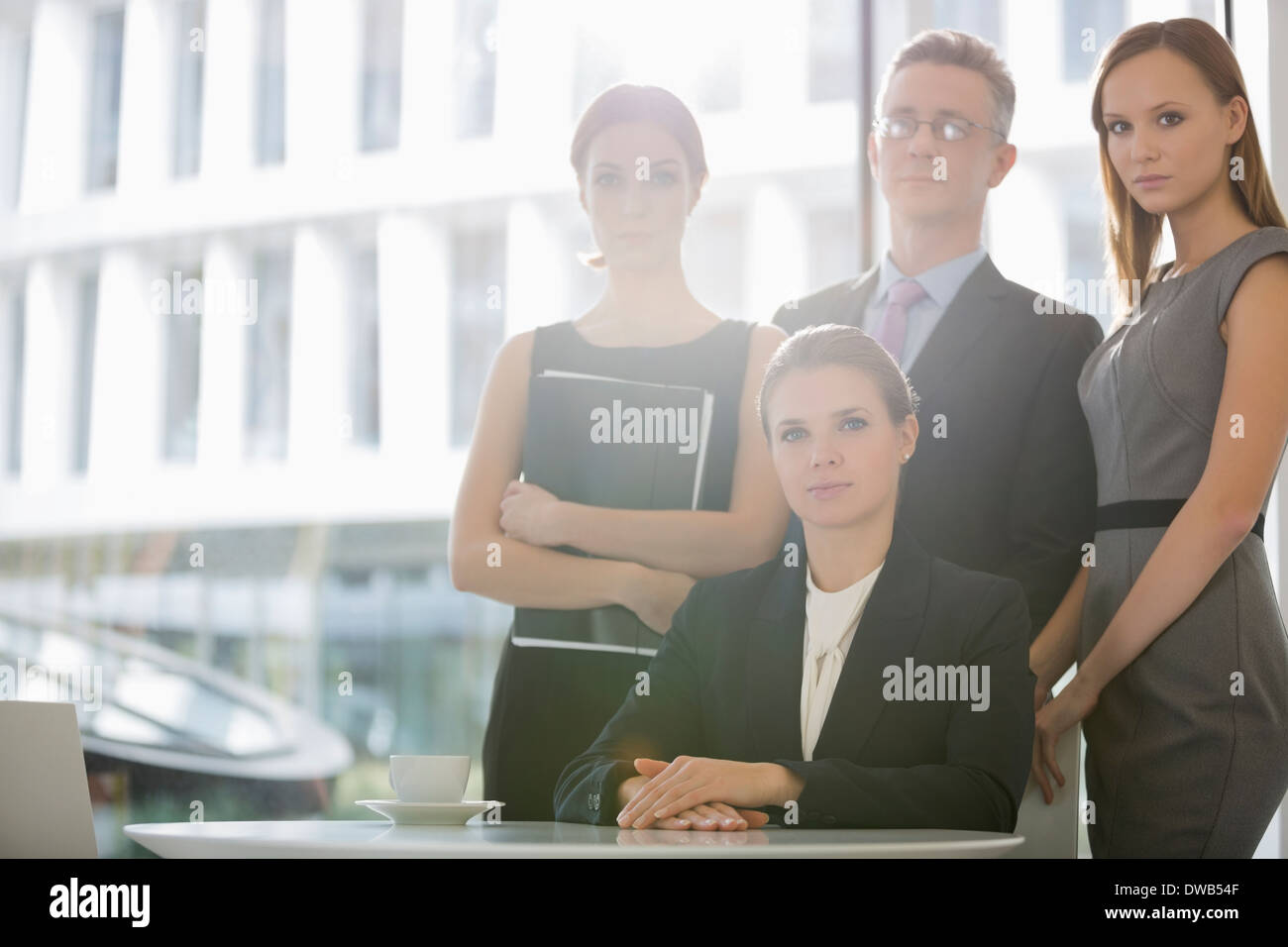 Ritratto di fiducioso team business di office caff Foto Stock