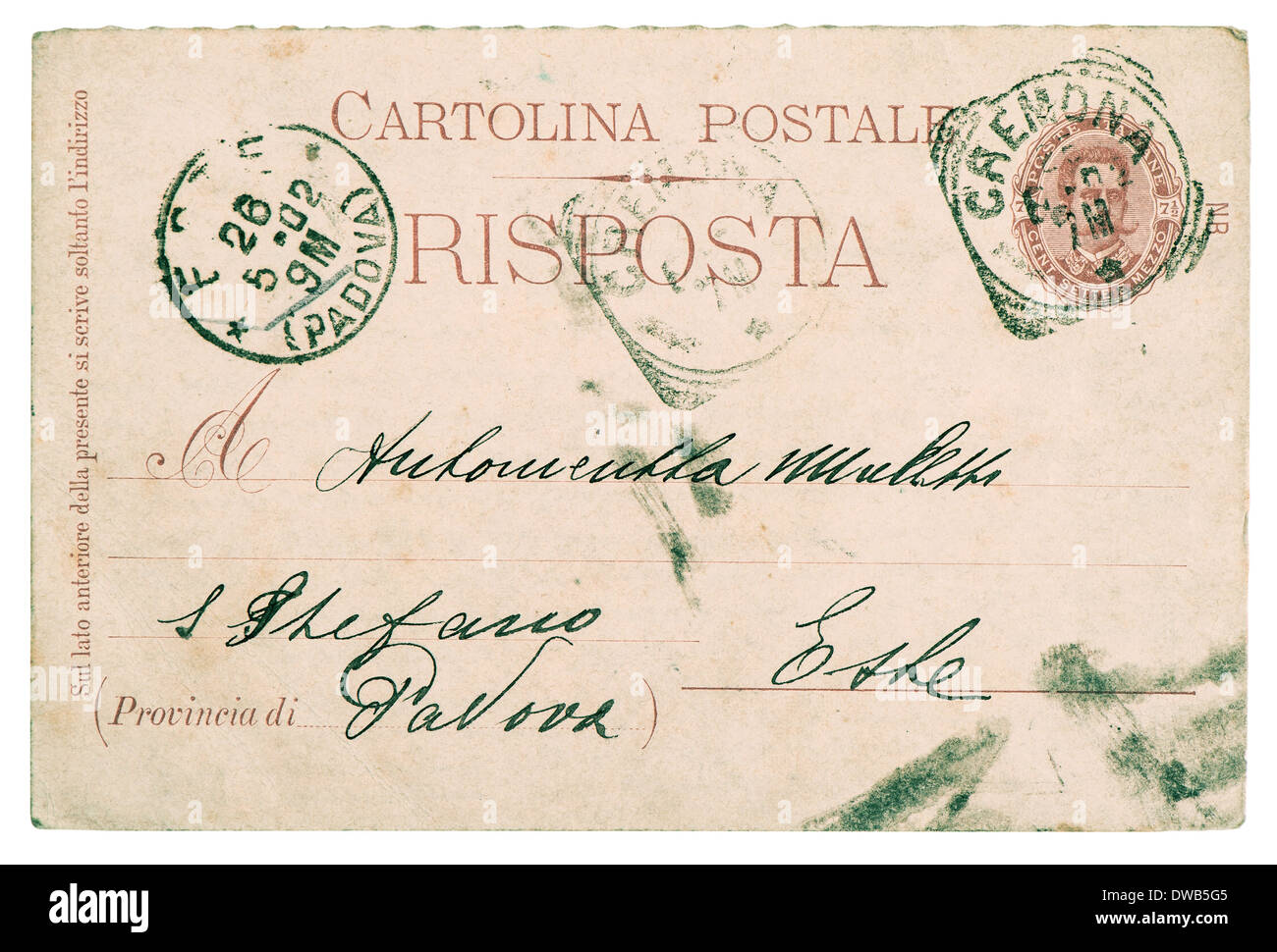 Cartolina. vecchio usato italiano lettera manoscritta con tipico per questo tempo di timbri e di Grana carta Foto Stock