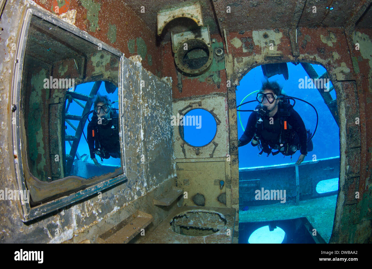 Subacqueo e sottomarino di riflessione. Foto Stock