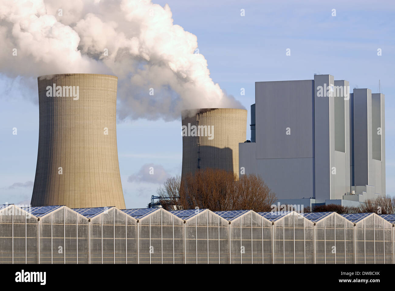 Serre riscaldate da una stazione di alimentazione Foto Stock