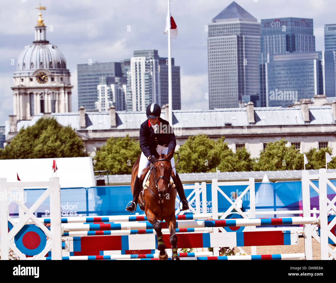 Competere nel Greenwich con Canary Wharf in background Foto Stock Competere nel Greenwich con Canary Wharf in background Foto Stock
