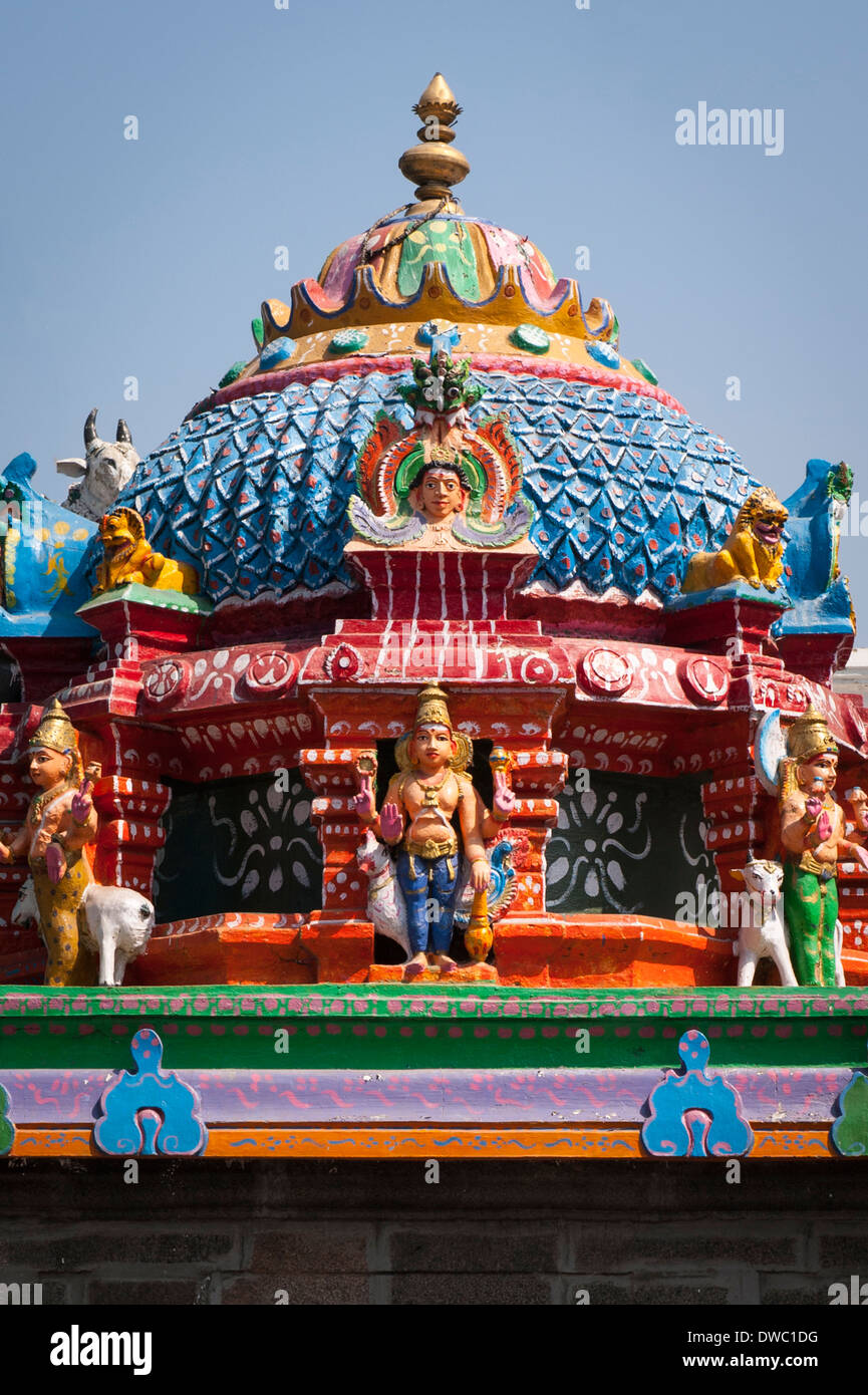 L' India , il Tamil Nadu , Kanchipuram , 6 sesto secolo Sri Ekambareswarar indù tempio di Shiva tetto a cupola dettaglio nelle figure fig. Foto Stock