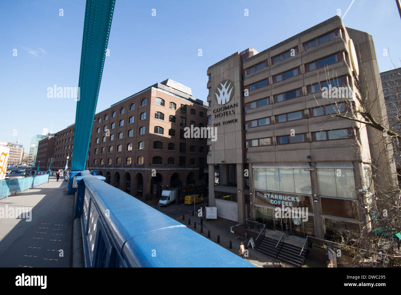 Il Guoman Tower Hotel come visto dal Tower Bridge Foto Stock