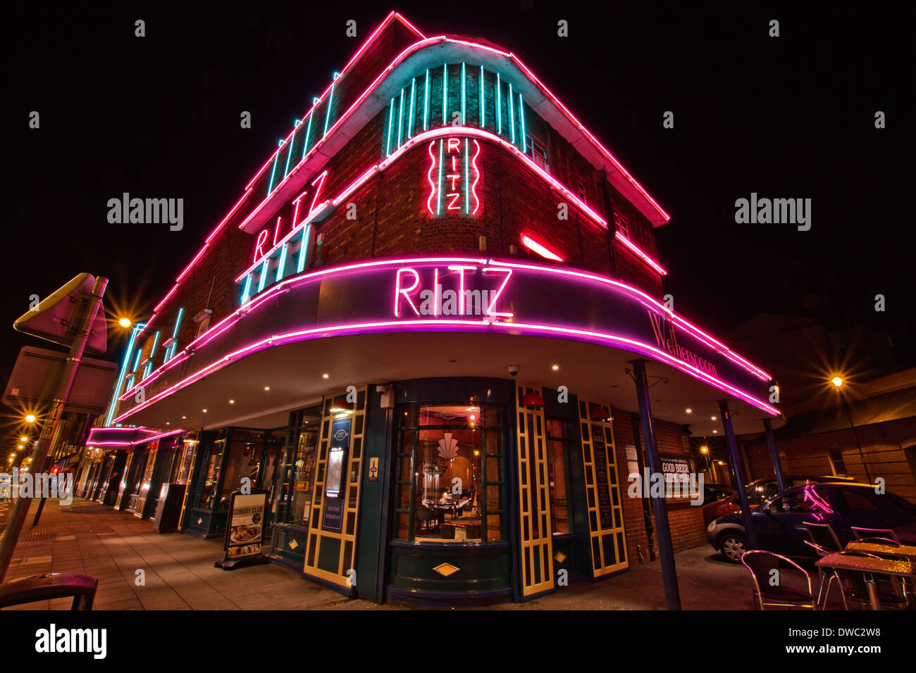 Il Ritz Cinema, High Street, Lincoln, Lincolnshire. Costruito nel 1937 cinematografici Art Deco styling è un tesoro per essere visto. Foto Stock