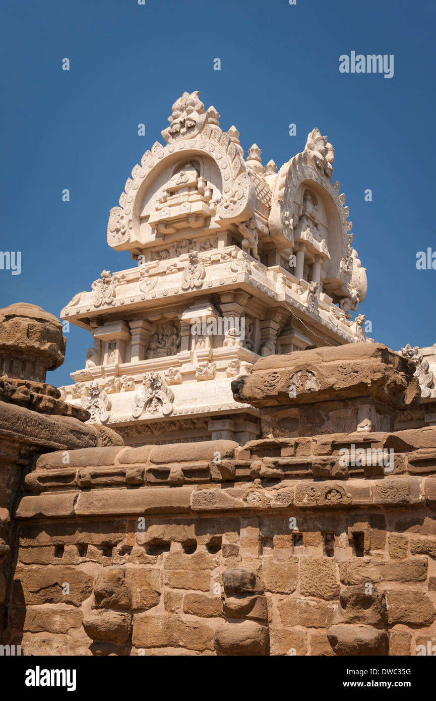 India del Sud , il Tamil Nadu , Kanchipuram , 6 del sesto secolo Sri Kanchi Kailasanthar indù tempio di Shiva shikara torre bassorilievo Foto Stock
