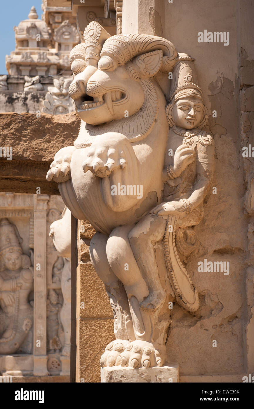 India del Sud , il Tamil Nadu , Kanchipuram , 6 del sesto secolo Sri Kanchi Kailasanthar indù tempio di Shiva shikara torre bassorilievo Foto Stock