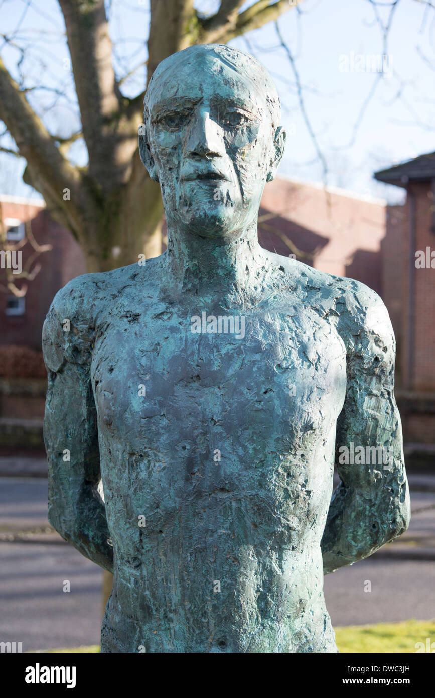 Uno dei tre statue per commemorare il Dorset martiri da Elisabeth Frink a sud passeggiate Dorchester Dorset Regno Unito Foto Stock