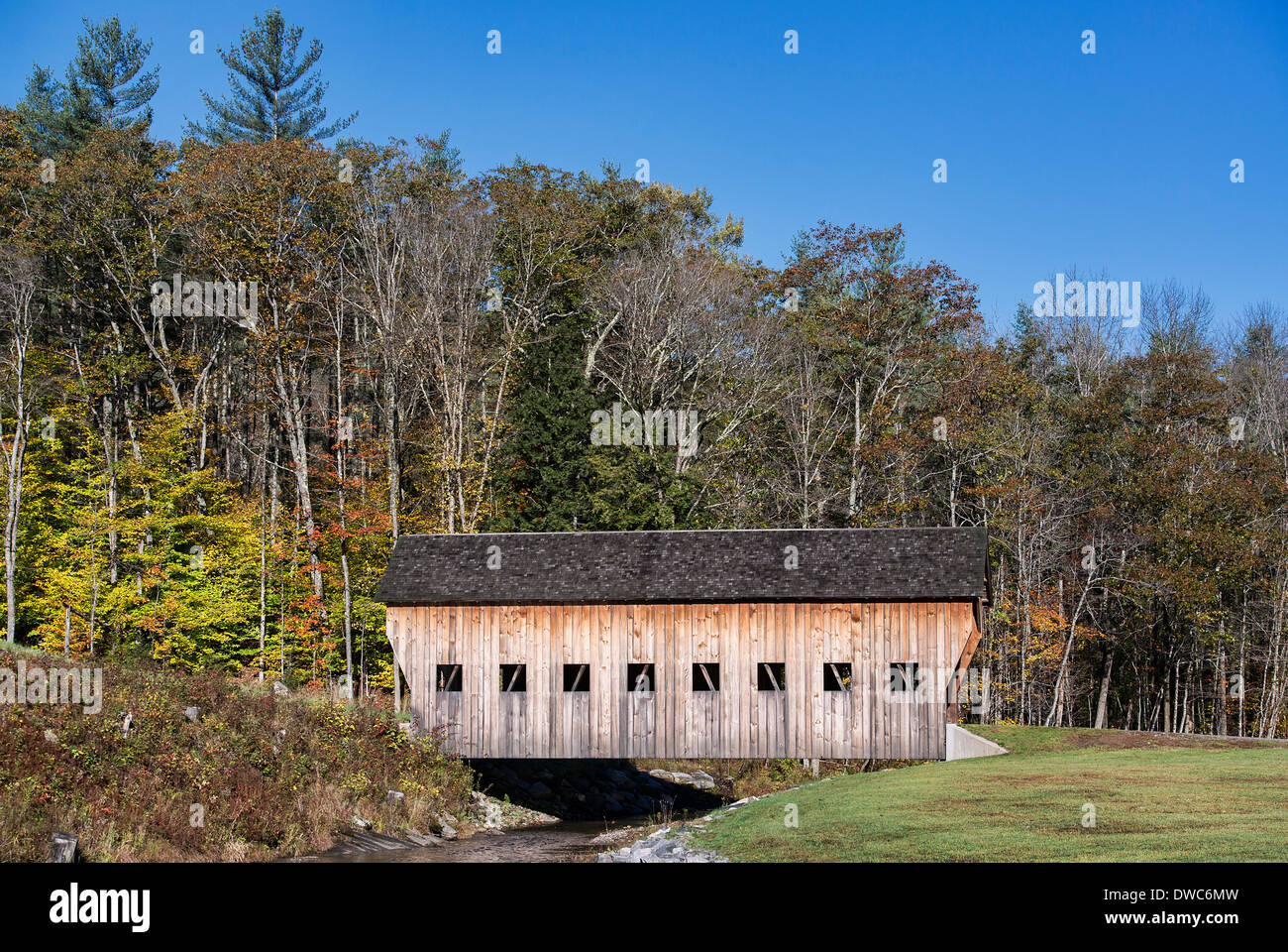 Rustico ponte coperto, lettura, Vermont, USA Foto Stock