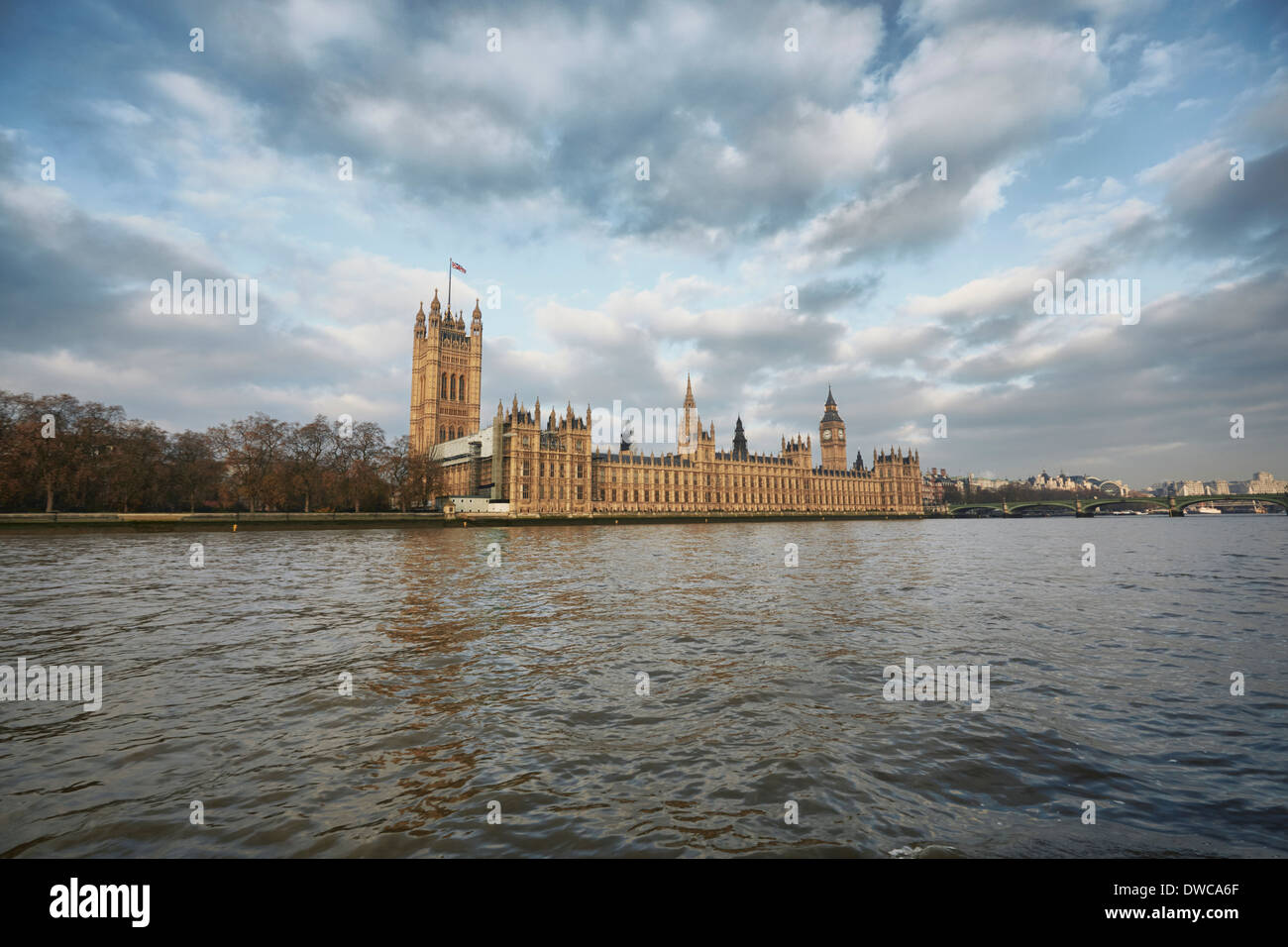 Vista della casa del parlamento e della Thames, London, Regno Unito Foto Stock