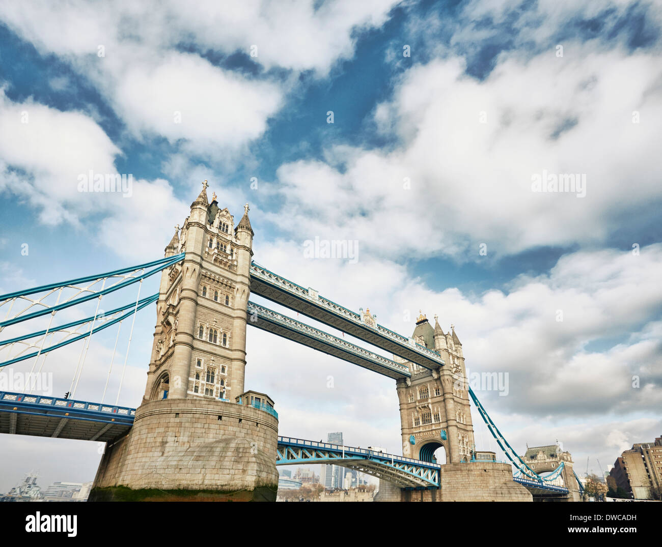 Vista del Tower Bridge, London, Regno Unito Foto Stock
