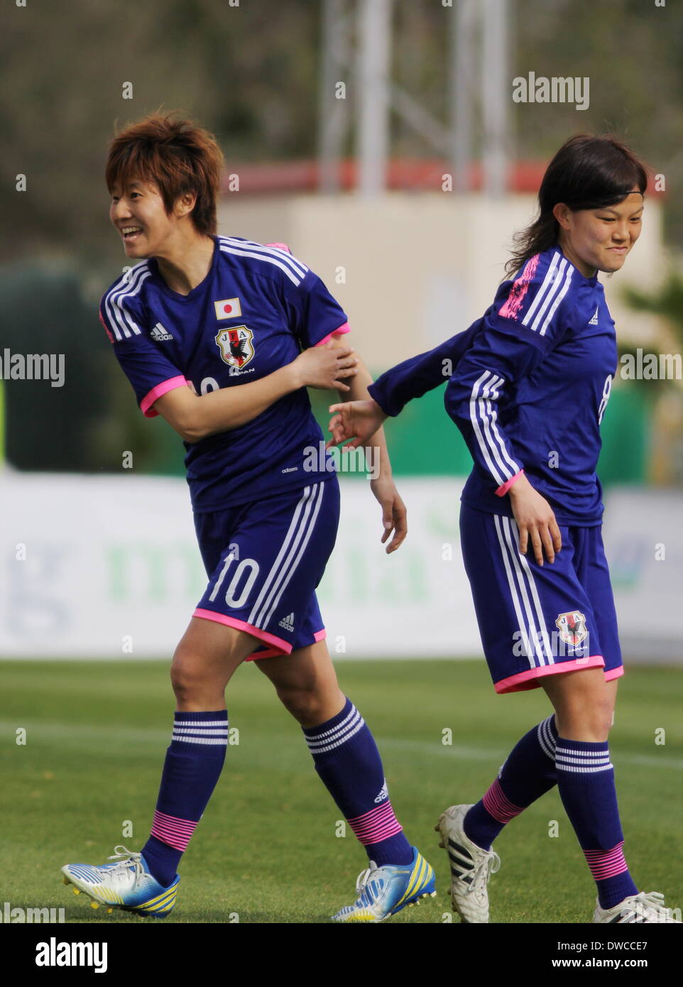 La Manga, Spagna. Il 5 marzo 2014. Giappone v Inghilterra sotto 23 Womens Torneo, La Manga Club, Spagna. Chinatsu Kira punteggi di un obiettivo per il Giappone Foto di Tony Henshaw/Alamy Live News Foto Stock