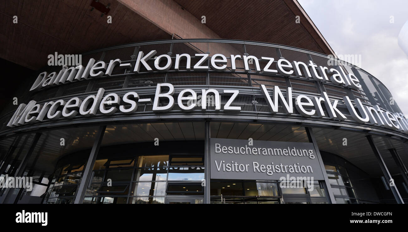 Stuttgart-Untertuerkheim, Germania. 03 Mar, 2014. L'ingresso alla Daimler gourp sede e la Mercedes-Benz impianto Stuttgart-Untertuerkheim, Germania, 03 marzo 2014. Foto: Andreas Gebert/dpa/Alamy Live News Foto Stock