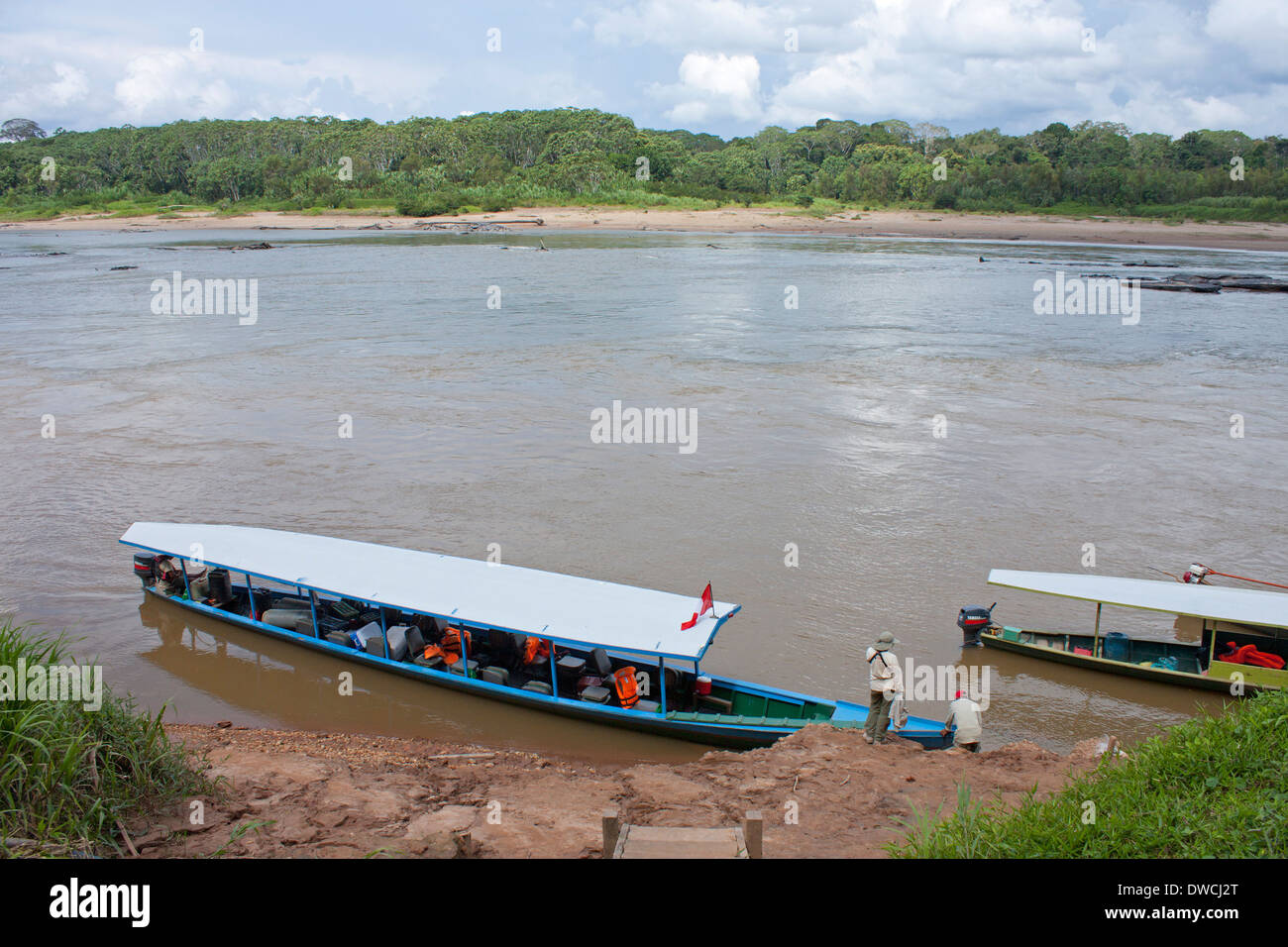 Le imbarcazioni turistiche sul fiume Tambopata, Perù, area amazzonica, Sud America Foto Stock