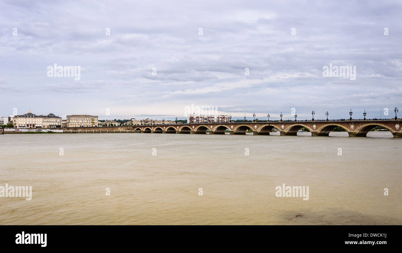 Pont de Pierre a Bordeaux. Francia Foto Stock