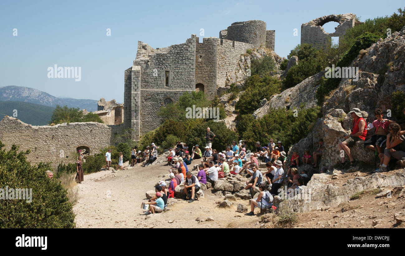 Hawk dimostrazione presso Le Château de Peyrepertuse, Francia Foto Stock