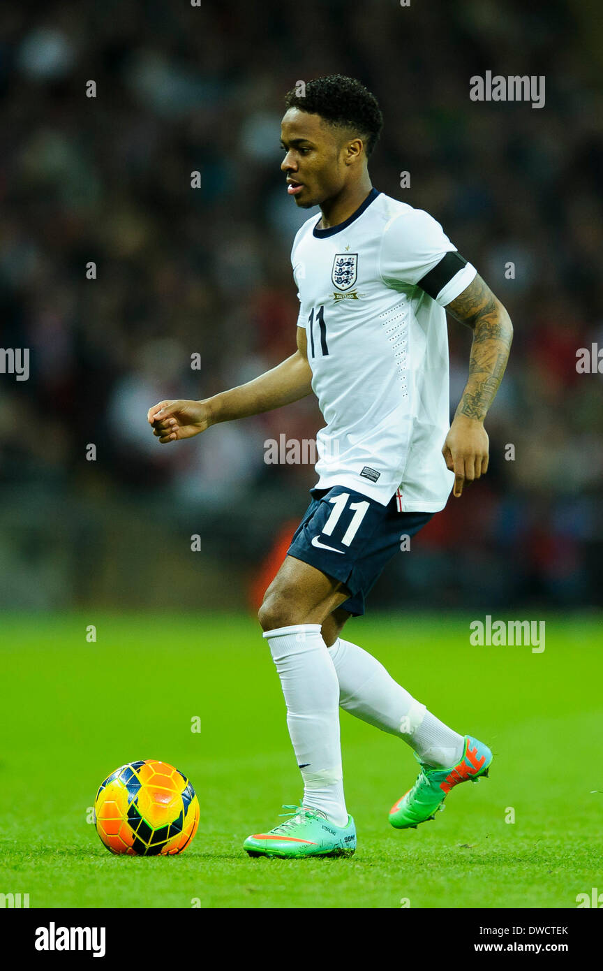 Londra, Regno Unito. 05 Mar, 2014. Raheem Sterling di Inghilterra (Liverpool) in azione durante l'amichevole internazionale fixture tra Inghilterra e Danimarca dallo stadio di Wembley. Credito: Azione Sport Plus/Alamy Live News Foto Stock