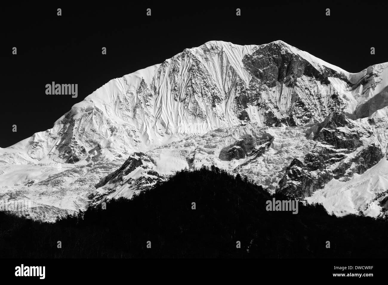 Il picco nella Manaslu Himal gamma, l'Himalaya, il Nepal. Foto Stock