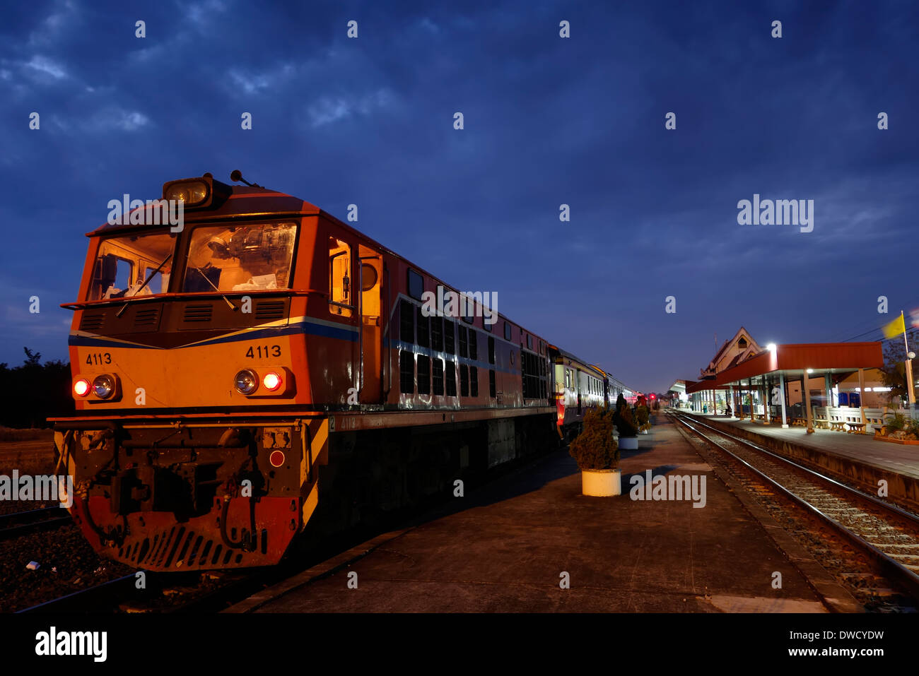 Ferrovie Thai' Nong Khai a Bangkok treno in Nong Khai Stazione, Thailandia. Foto Stock