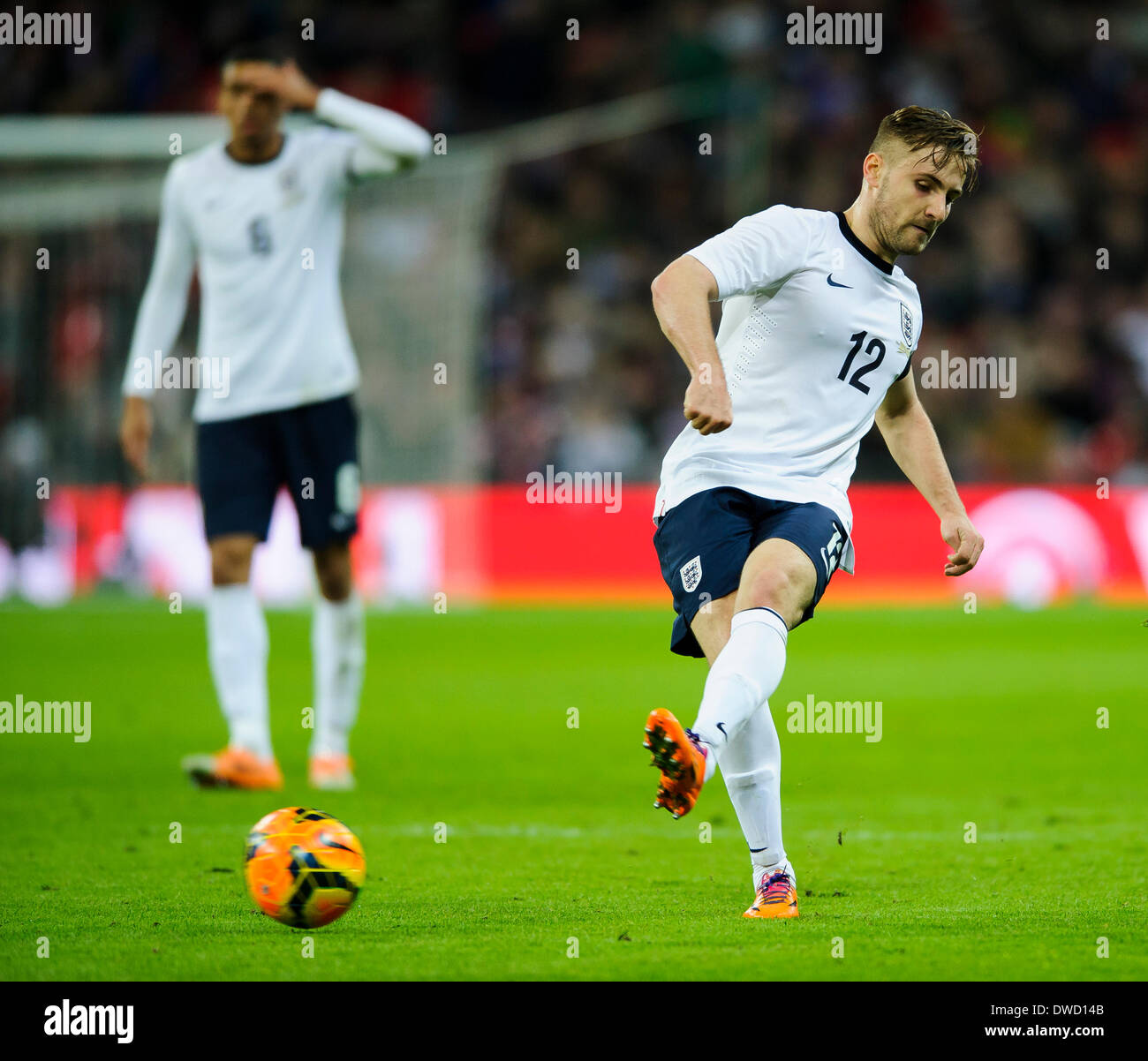 Londra, Regno Unito. 05 Mar, 2014. Luca Shaw, al suo debutto in Inghilterra, in azione durante l'amichevole internazionale fixture tra Inghilterra e Danimarca dallo stadio di Wembley. Credito: Azione Sport Plus/Alamy Live News Foto Stock