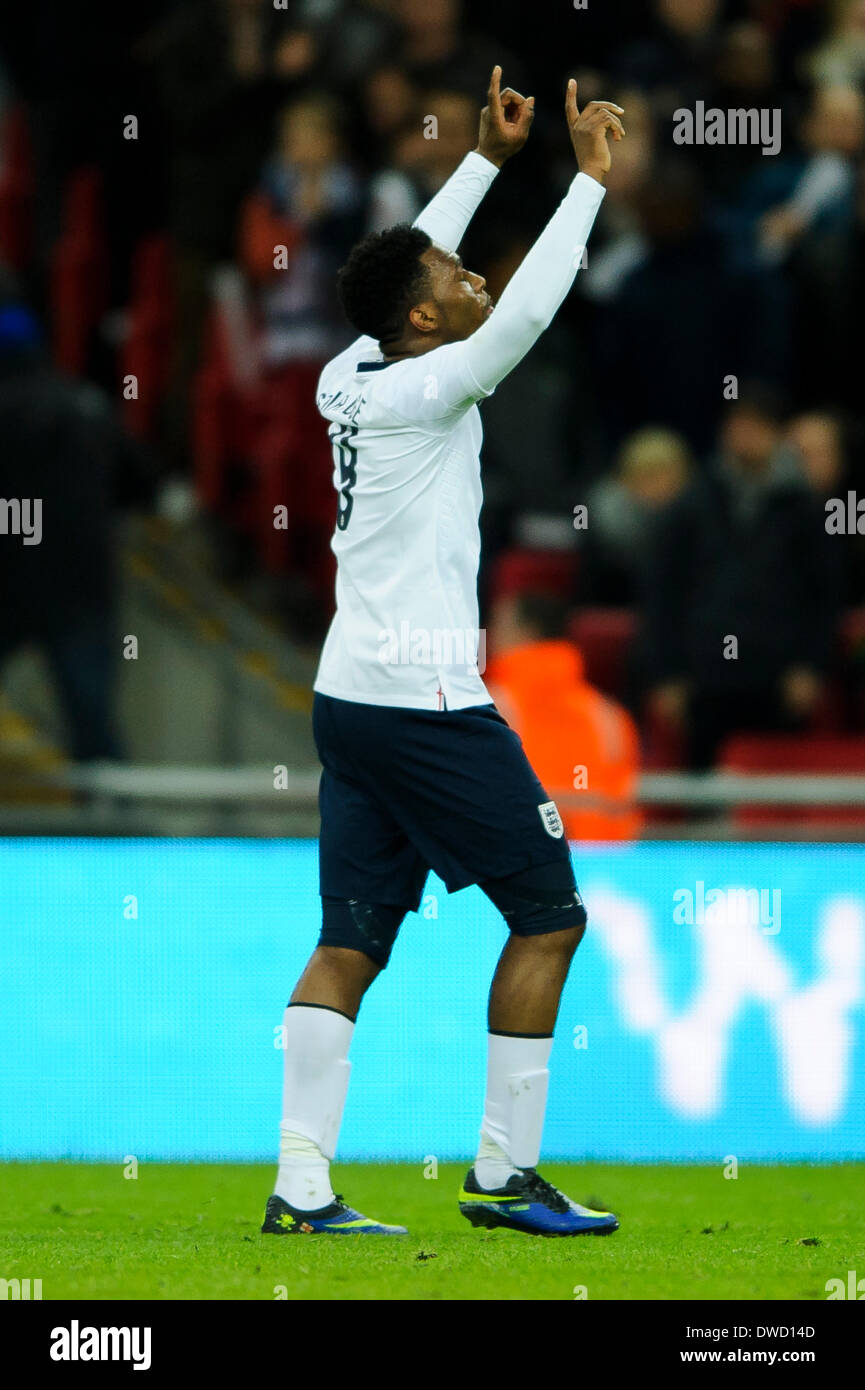 Londra, Regno Unito. 05 Mar, 2014. Daniel Sturridge dell'Inghilterra (Liverpool) celebra il suo punteggio obiettivo durante l'amichevole internazionale fixture tra Inghilterra e Danimarca dallo stadio di Wembley. Credito: Azione Sport Plus/Alamy Live News Foto Stock