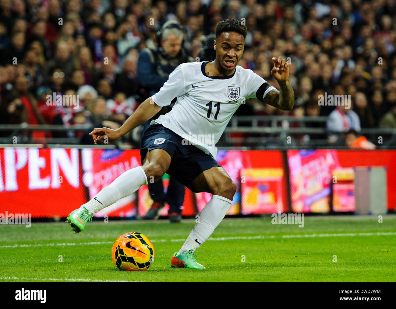 Londra, Regno Unito. 05 Mar, 2014. Raheem Sterling di Inghilterra (Liverpool) in azione durante l'amichevole internazionale fixture tra Inghilterra e Danimarca dallo stadio di Wembley. Credito: Azione Sport Plus/Alamy Live News Foto Stock