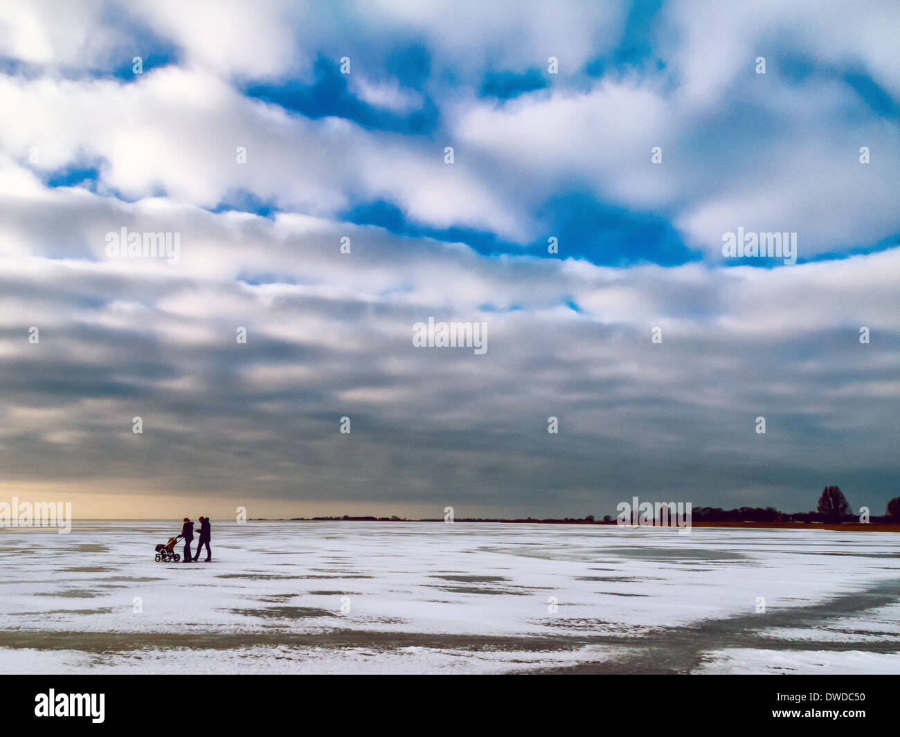 Dutch lago IJsselmeer completamente congelato Foto Stock