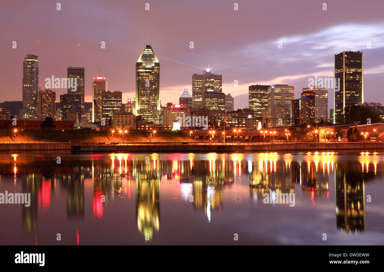Lo skyline di Montreal al crepuscolo, Canada Foto Stock