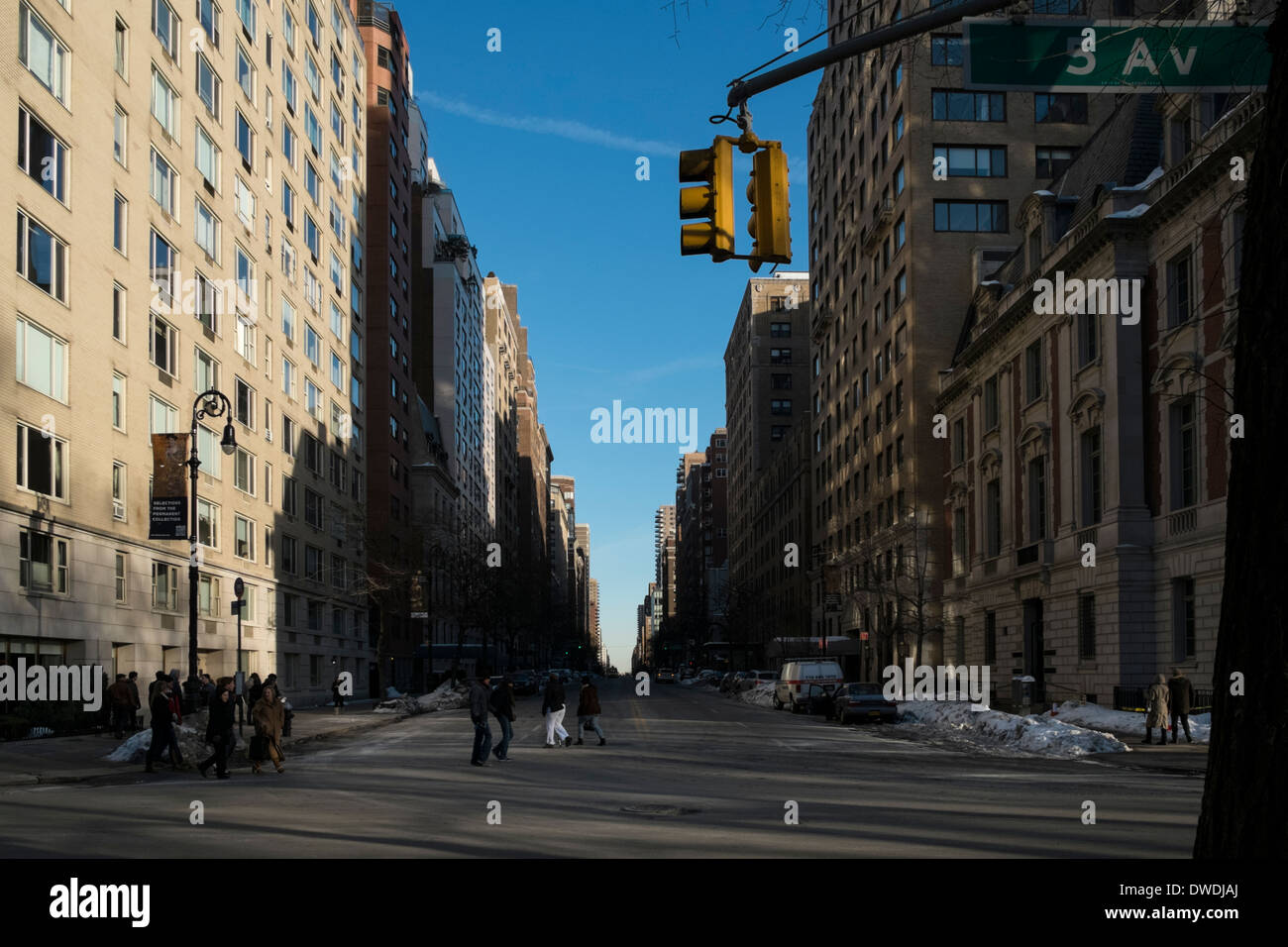 Scena di strada nel lato est superiore dalla Quinta Avenue di New York City STATI UNITI D'AMERICA Foto Stock
