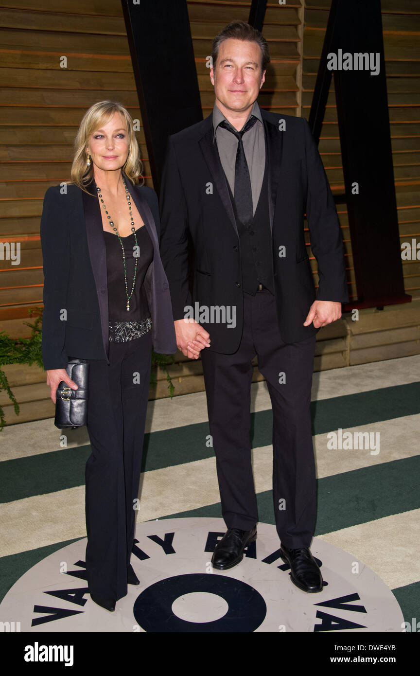 BO DEREK & JOHN CORBETT 2014 Vanity Fair LOS ANGELES STATI UNITI D'AMERICA 03 Marzo 2014 Foto Stock