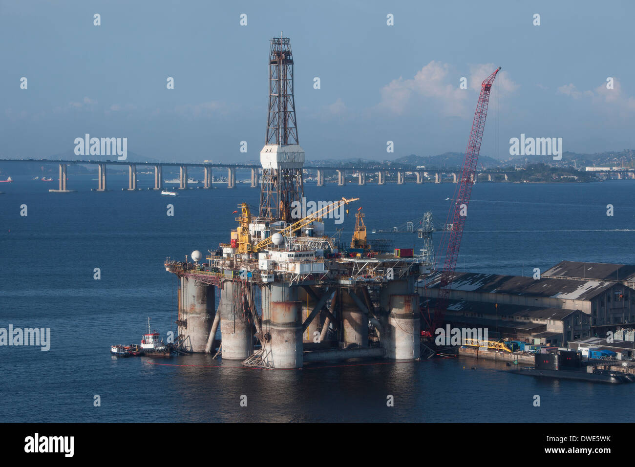 Piattaforma di benzina nel porto di Rio de Janeiro Foto Stock