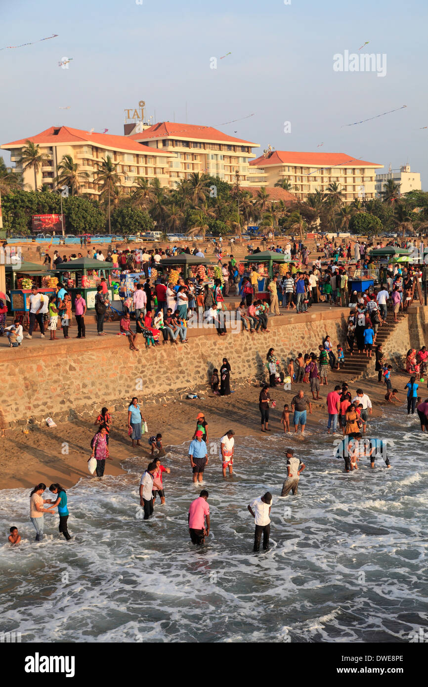 Sri Lanka; Colombo, Galle Face Green, spiaggia, persone Taj Samudra Hotel, Foto Stock