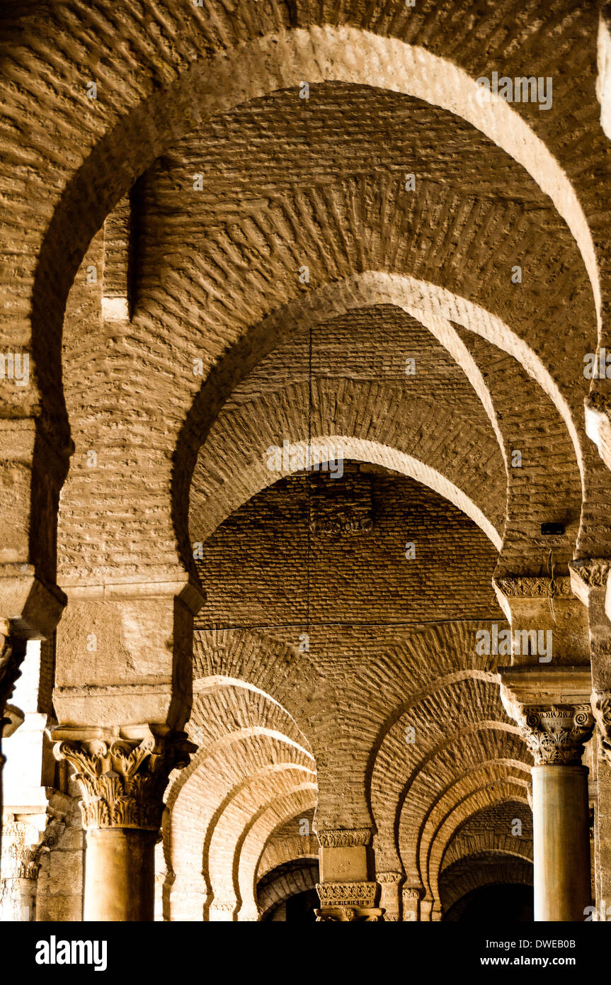 Il Nord Africa, Tunisia Kairouan. Holly città. La grande moschea di Sidi Okba, Patrimonio Mondiale dell Unesco. Luogo sacro dell'Islam. Foto Stock