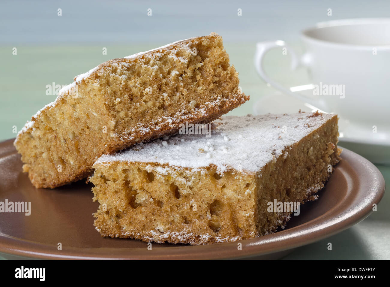 Torta di miele in bianco di zucchero a velo Foto Stock