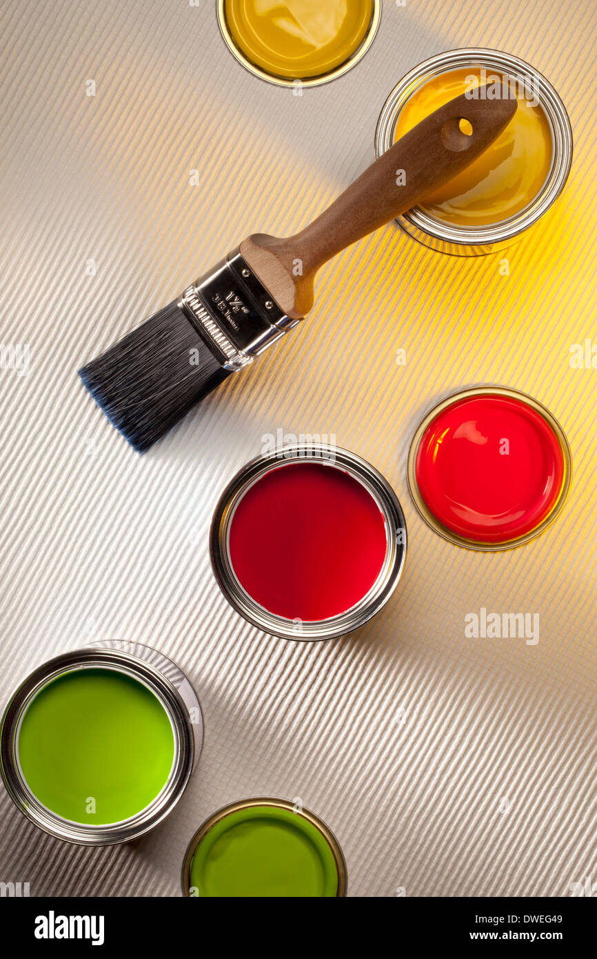 Emulsione tester di vernice-pentole e pennello Foto Stock