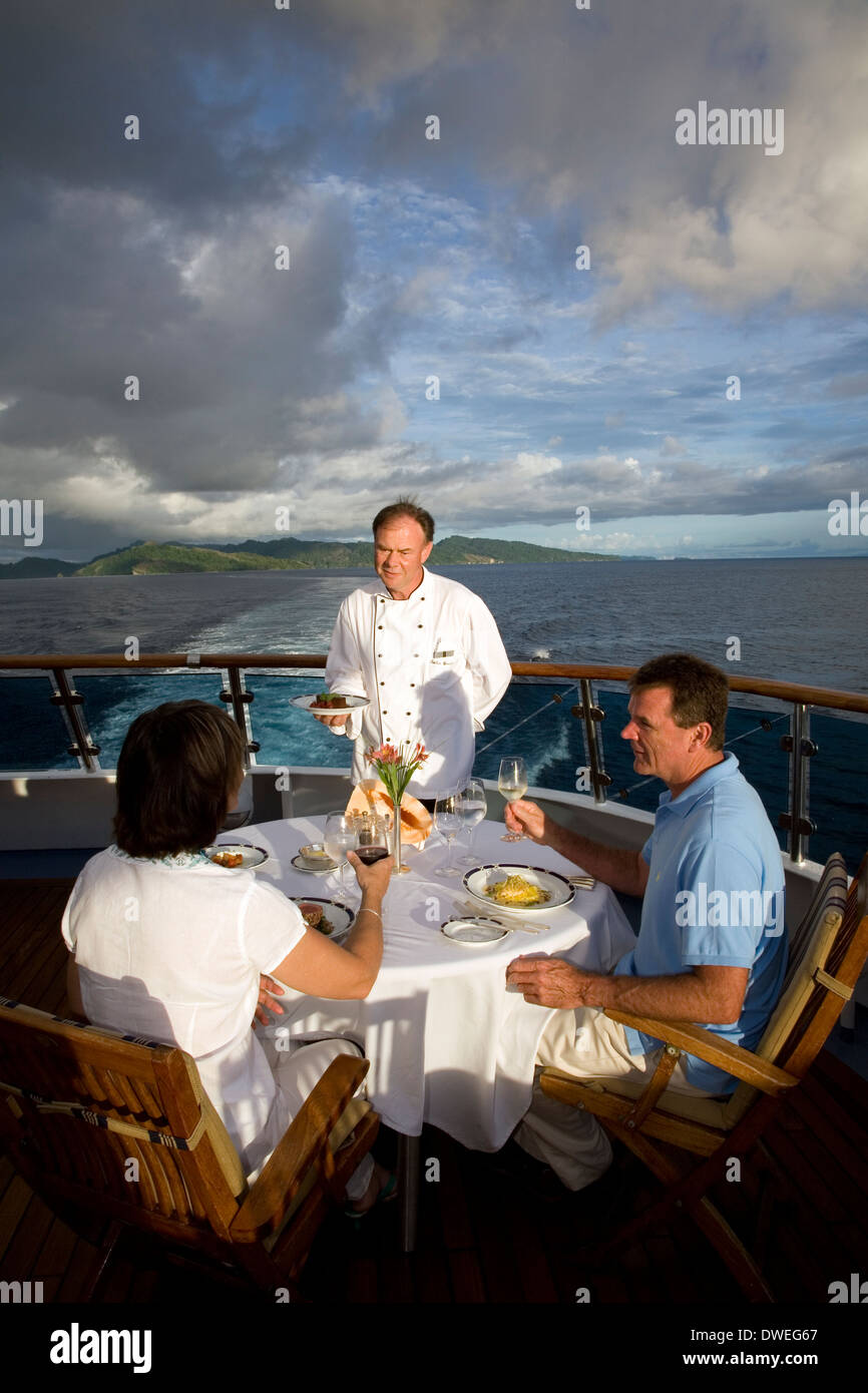 Executive Chef Lothar Greiner, Orion Delphinus Outdoor Cafe, Melanesia & Isole Salomone viaggio Foto Stock