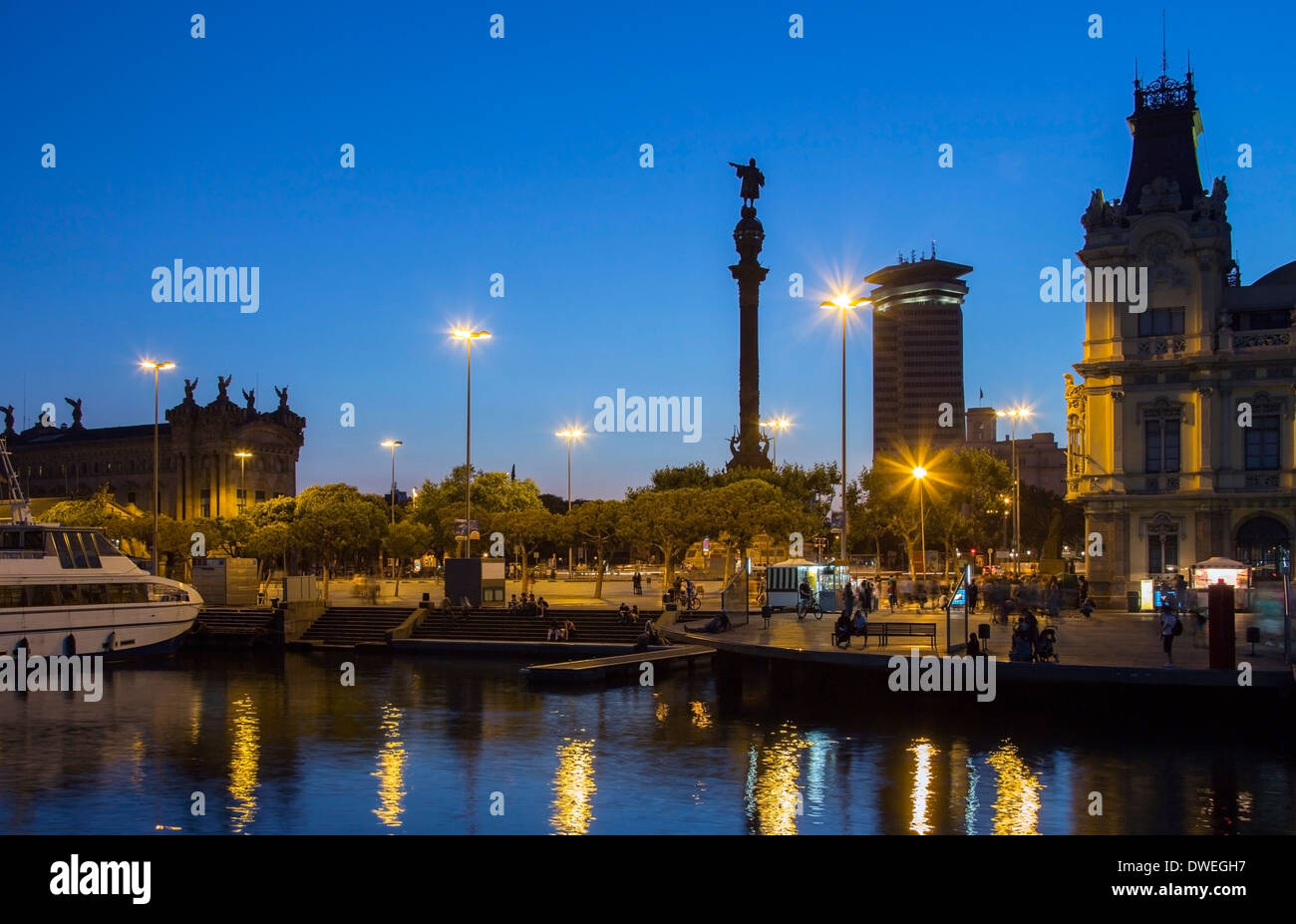 Il monumento di Colombo (Monument a Colom) e il lungomare di Port Vell - Barcellona, Spagna. Foto Stock