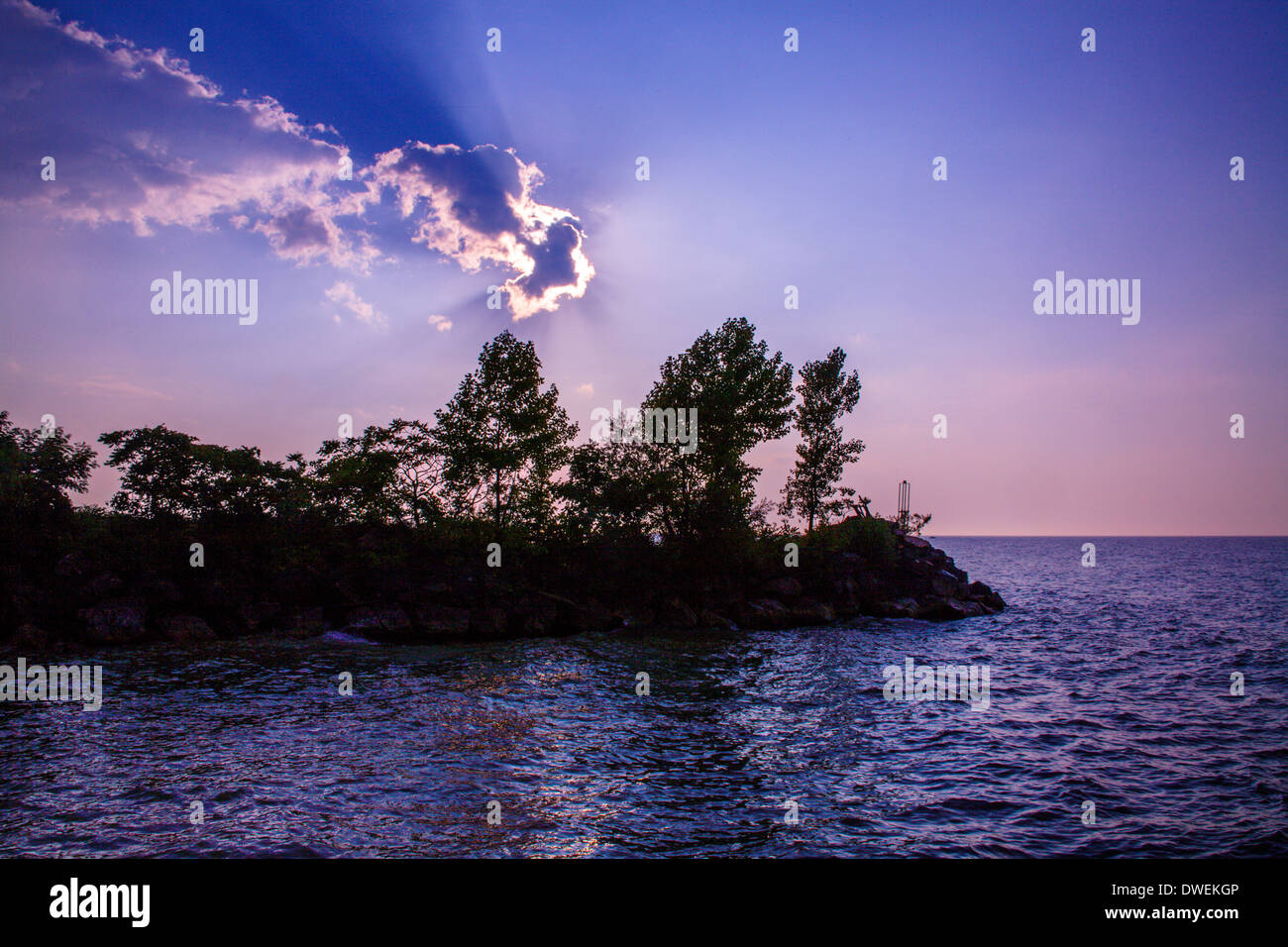 Quasi il tramonto sopra la bocca di Walnut Creek come si fonde con il lago Erie ad Erie in Pennsylvania, STATI UNITI D'AMERICA Foto Stock
