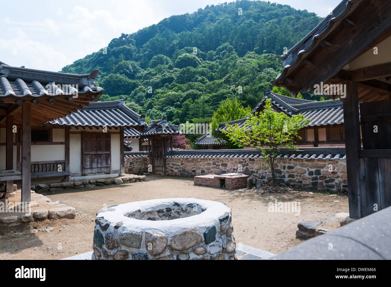 Tradizionale architettura coreana in un villaggio storico in Corea del Sud. Foto Stock
