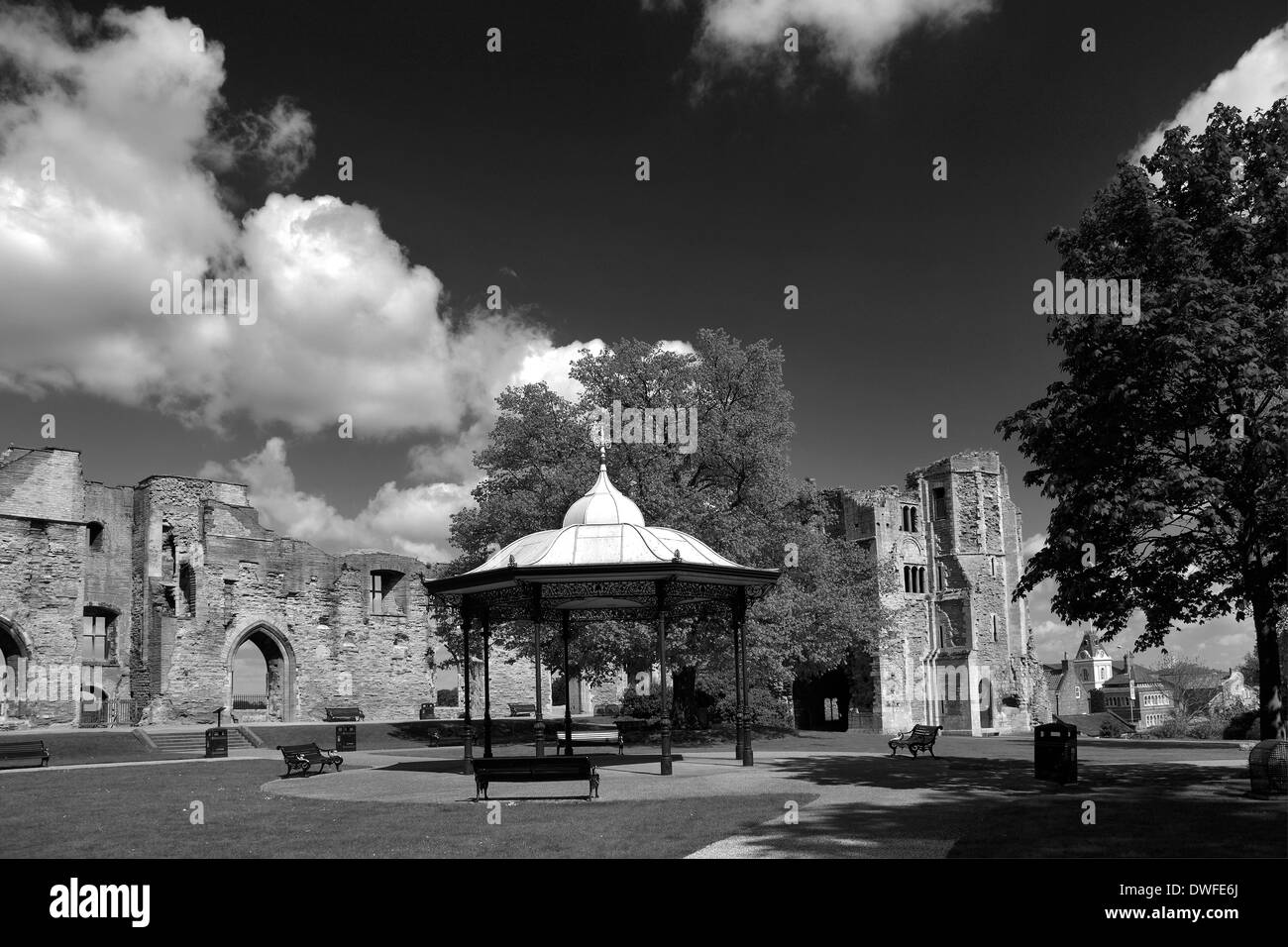 Le rovine del castello di Newark, Newark on Trent, Nottinghamshire, England, Regno Unito Foto Stock